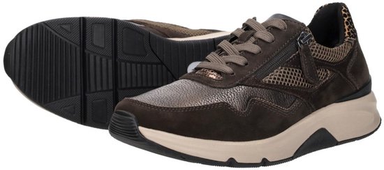 Donkerbruine Gabor sneaker met rits, luipaardprint detail en beige zool, met zool apart getoond.