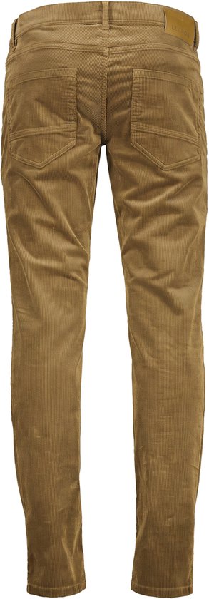 Achterkant van een beige corduroy broek met achterzakken en een Lerros-label bij de taille.