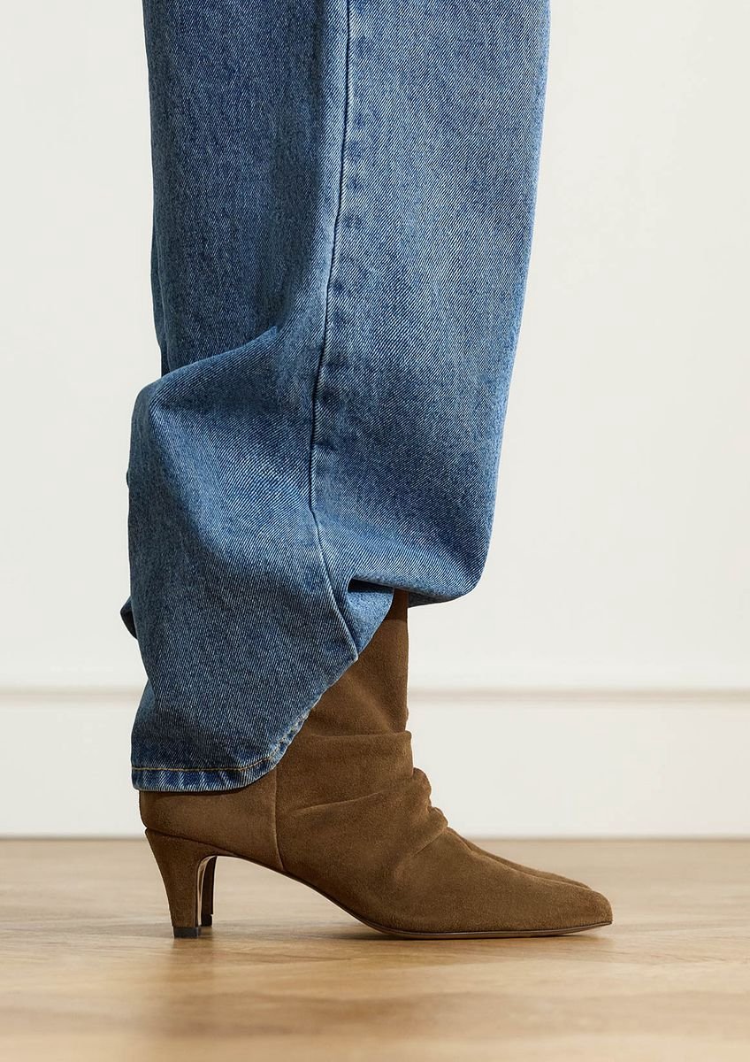 Manfield - Dames - Bruine suède slouchy enkellaarsjes - Maat 42
