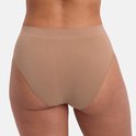 Achterkant van een beige naadloze slip van Bamboo Basics.
