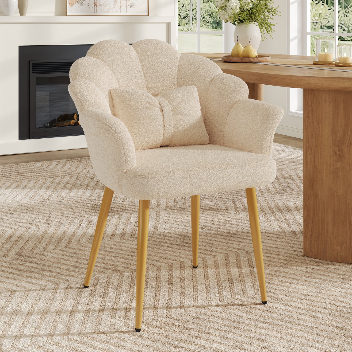 CHICFURN Eetkamerstoel - Met armleuningen - Bloembladrugleuning - Beige