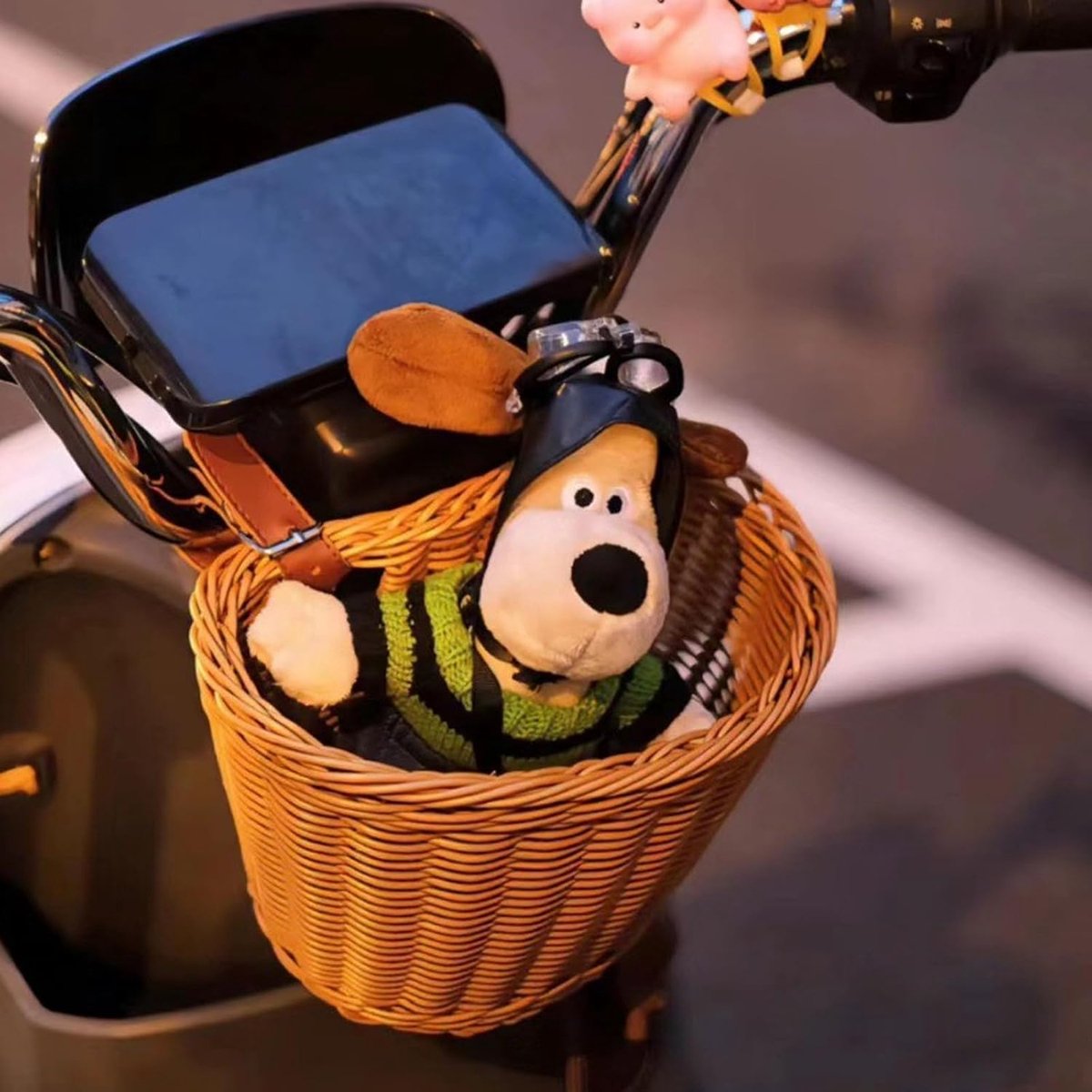 SnelShoppen - Fietsmand voor Kinderen - Afneembaar Rotan Gevlochten Automand met Leren Riem - Universele Kinderfietsmand voor Meisjes en Jongens - Sta