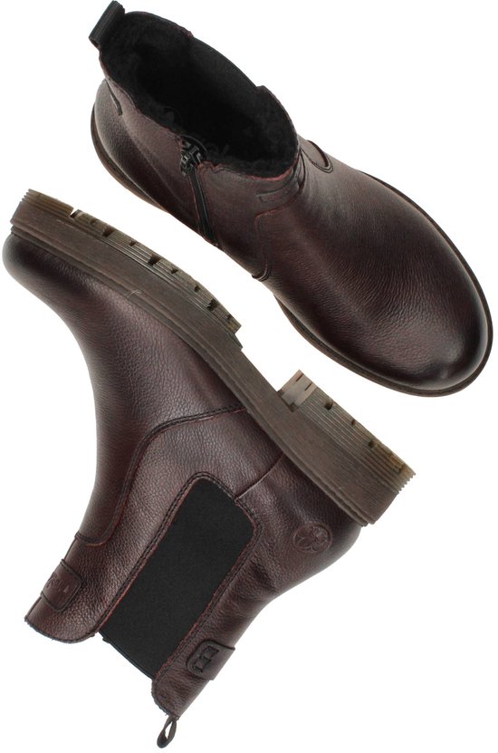Bruine leren chelsea boots, één ondersteboven met zool zichtbaar, met ritssluiting.