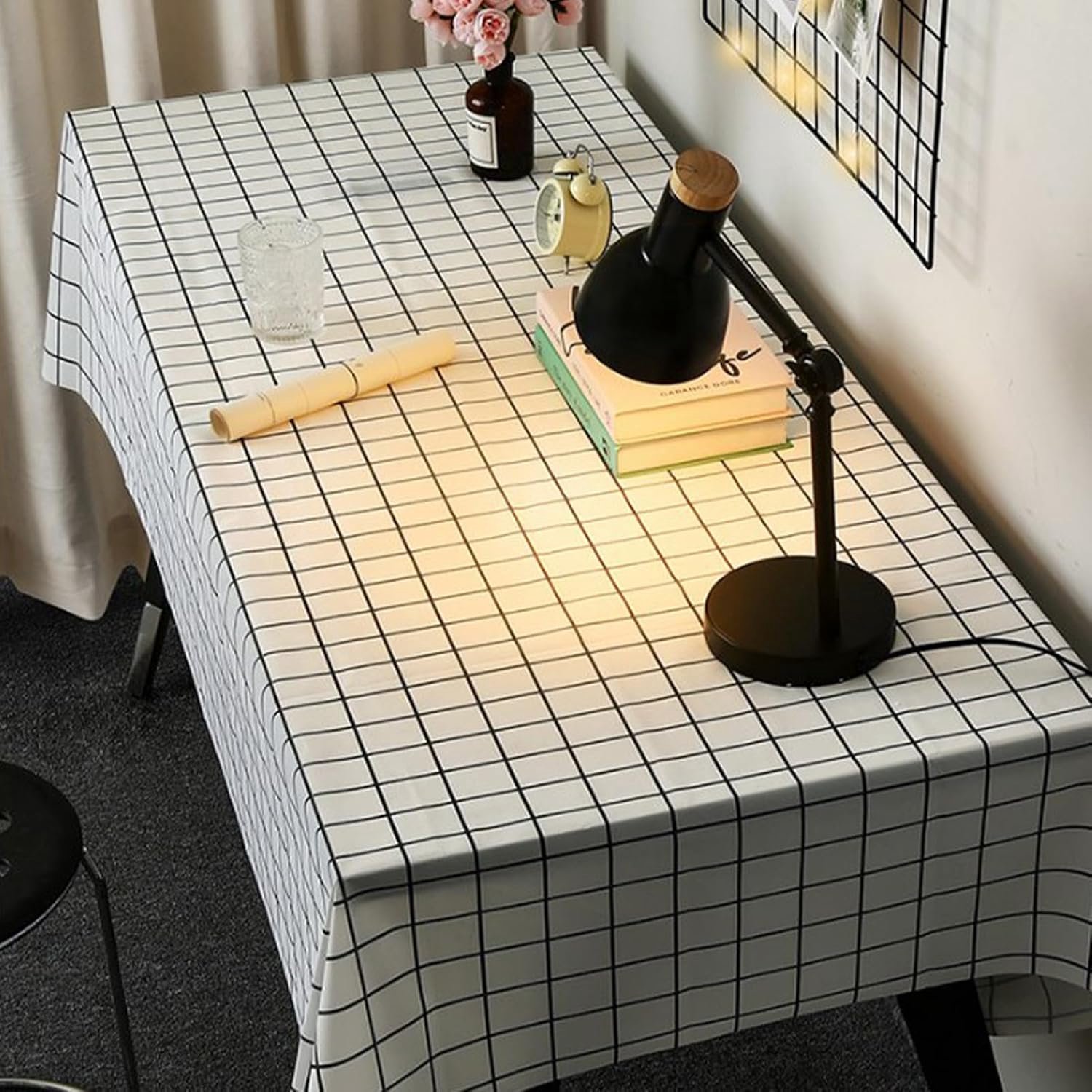 Tafelkleed – Water- en oliebestendig tafelkleed voor binnen en buiten, eenvoudig afneembaar – Geschikt voor eettafels, buffetten, feestjes en kamperen (137 x 137 cm)