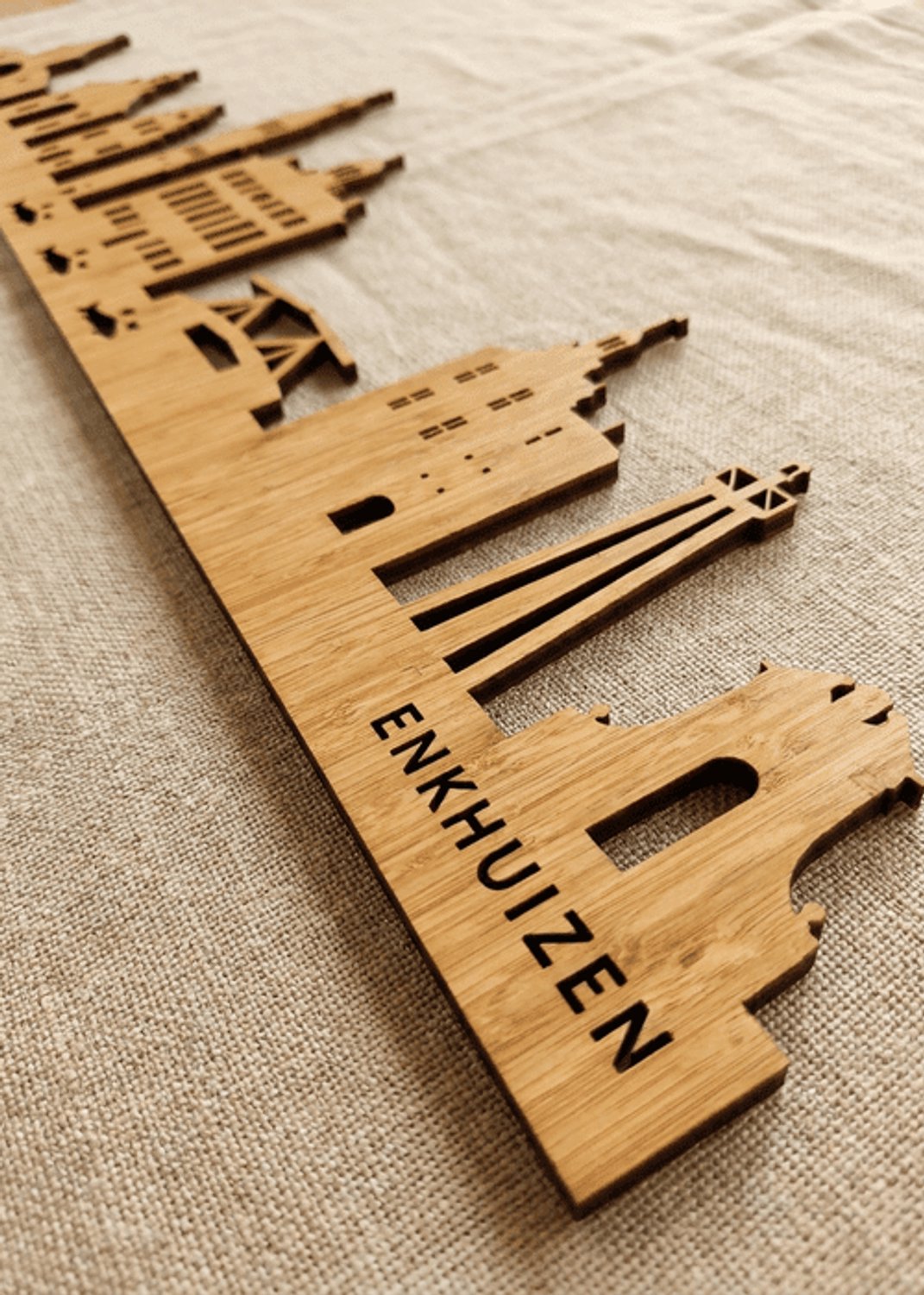 Houten Skyline Enkhuizen | Wanddecoratie voor aan de muur | Bamboe | 70 x 15 cm