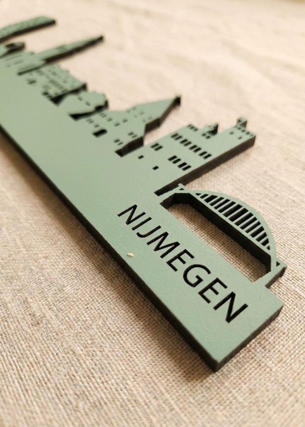 Houten Skyline Nijmegen | Wanddecoratie voor aan de muur | Groen MDF | 100 x 20 cm