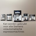 Lijn van vijf verschillende Siemens volautomatische espressomachines. Tekst: Geschikt voor alle Siemens volautomaten.