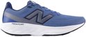 Blauwe New Balance sportschoen met een witte zool en grijs 'N' logo.