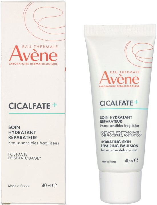 Avène Cicalfate+ crème in een witte tube met rode en oranje tekst. De verpakking toont de tekst 'SOIN HYDRATANT RÉPARATEUR' en 'HYDRATING SKIN REPAIRING EMULSION'. 40 ml.