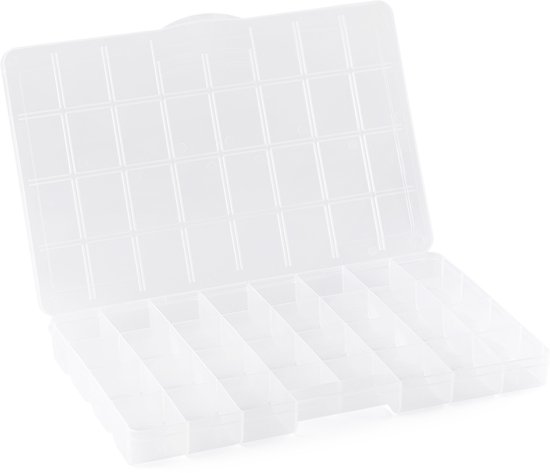 Boîte de rangement ouverte en plastique transparent avec 32 compartiments, vue en perspective.