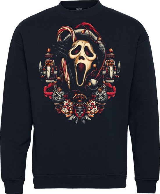 Donkerblauwe sweater met op de borst een print van Ghostface met kerstkrans, kerstkrans, kerstballen en notenkrakers.