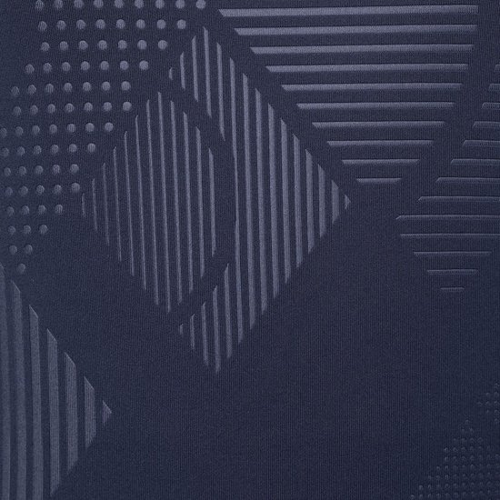 Detail van de geometrische print met stippen en lijnen op de marineblauwe stof.