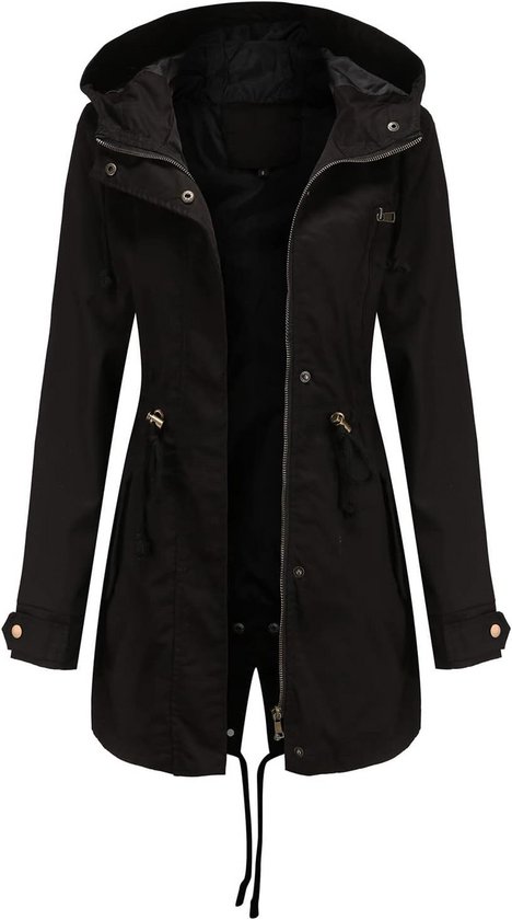 Zwarte parka met capuchon, ritssluiting, trekkoord in de taille en open voorkant.
