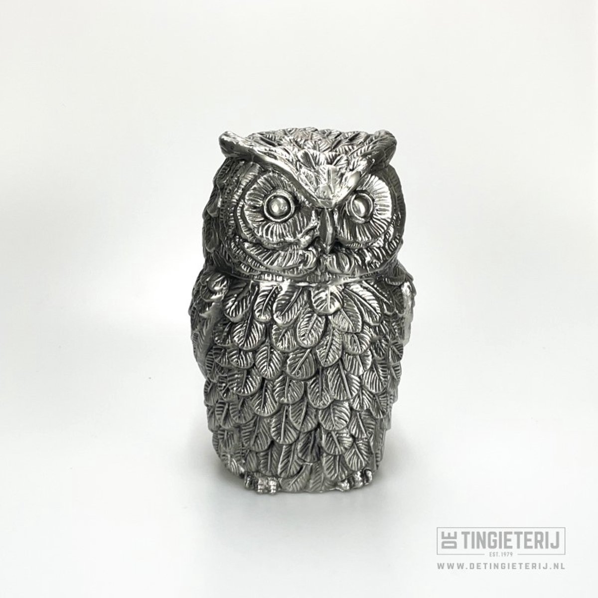De tingieterij Tinnen Uil Sculptuur – Handgemaakt Miniatuur – Decoratieve Uil van Tin – Uniek Cadeau & Luxe Woondecoratie - levensecht Zilver