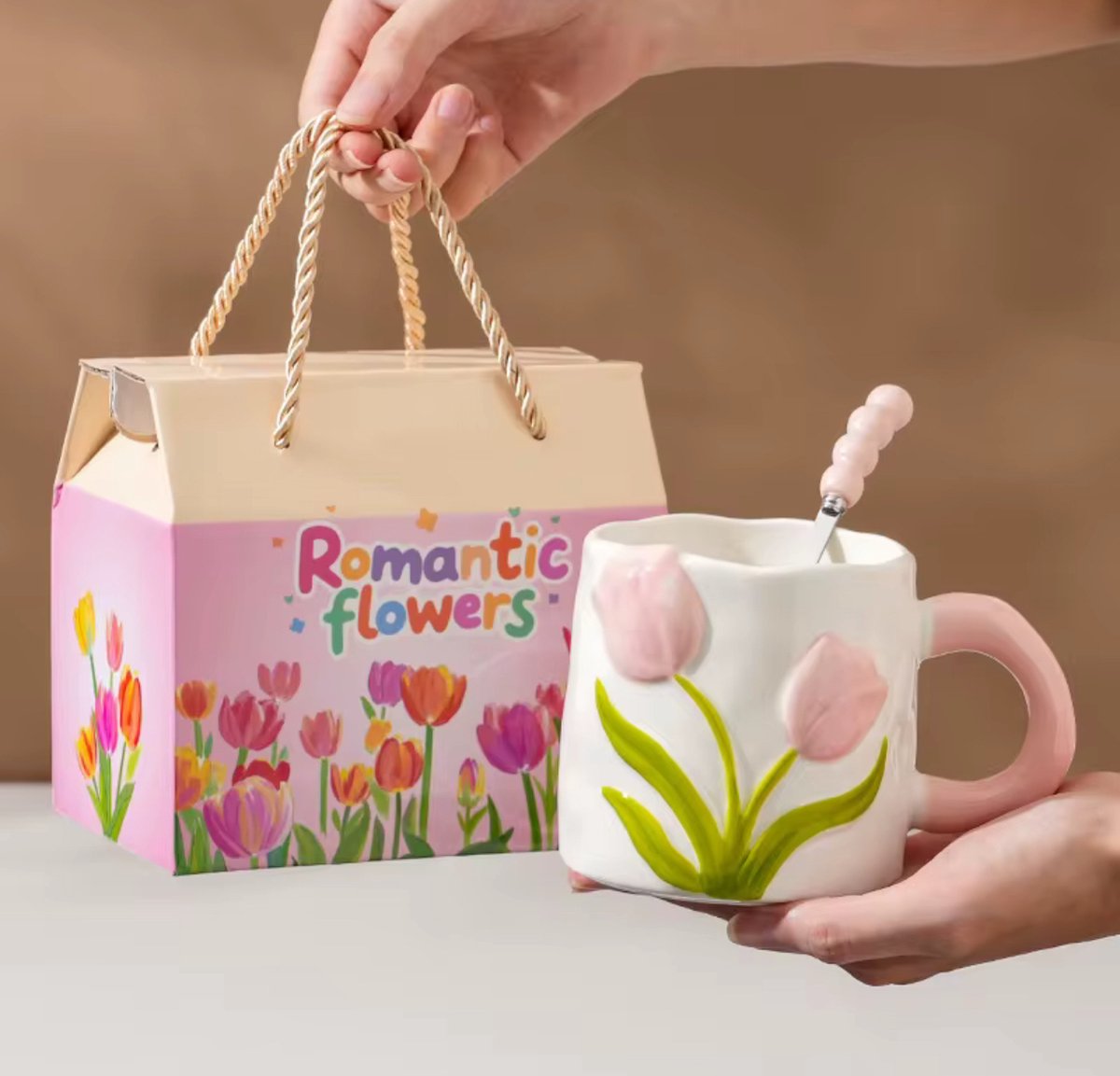 Romantische Tulpen Beker - 400ml - Roze– Inclusief Lepel & Luxe Geschenkverpakking