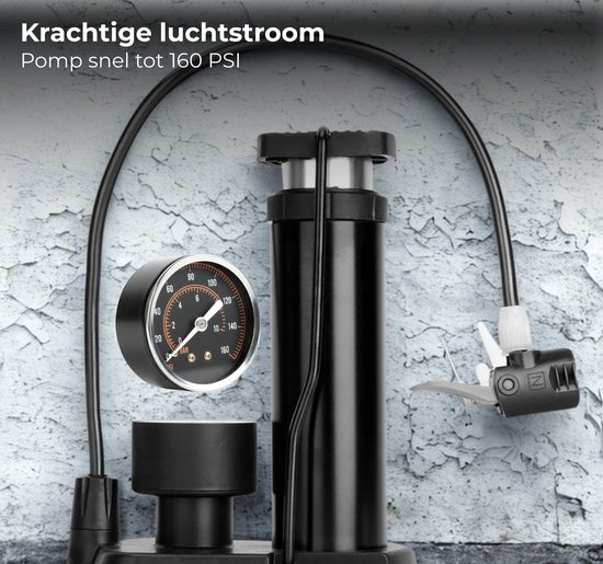 Zwarte fietspomp met analoge drukmeter die tot 160 PSI aangeeft. Tekst: Krachtige luchtstroom. Pomp snel tot 160 PSI.