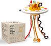 UFO-vormig baby-pull-string-speelgoed met gekleurde koorden en ster- en hartvormige uiteinden.
