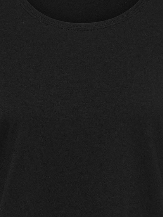 Close-up van een zwart, fijn gebreid T-shirt.