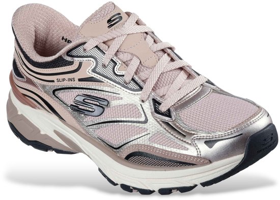 Roze Skechers sneaker met zilveren en zwarte accenten, veters en opvallende zool.