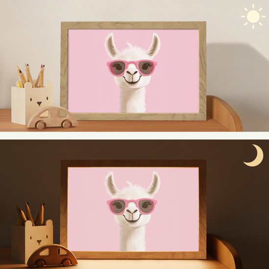 Nachtlampje 30x20 cm - Kinder lampje - Lama - Zonnebril - Roze - Tafellamp kinderkamer - Slaapkamer lamp - Bedlamp kinderen - Kinderlampje stopcontact - Wandlamp babykamer - Nachtlampjes van OnlyWow — afbeelding 4
