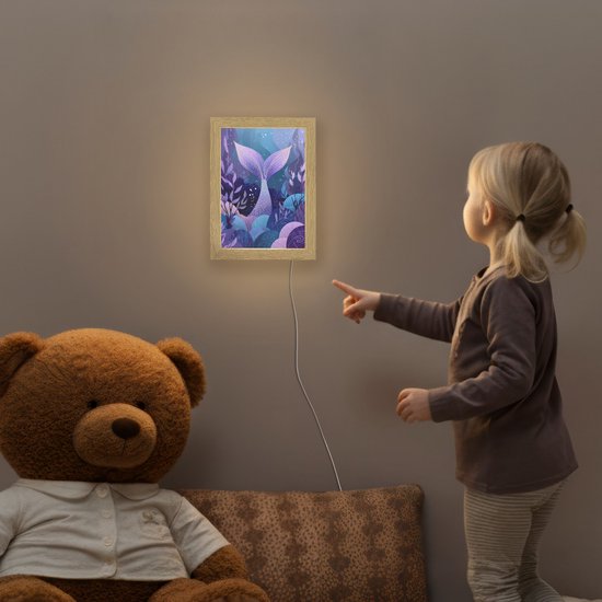 Nachtlampje 15x20 cm - Kinder lamp - Zeemeerminnenstaart - Onderwaterplanten - Paars - Blauw - Tafellamp kinderkamer - Slaapkamer lamp - Bedlamp kinderen - Kinderlampje stopcontact - Wandlamp babykamer - Nachtlampjes van Merkloos — afbeelding 5