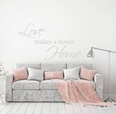 Love Makes A House Home Muursticker -  Zilver -  80 x 46 cm  -  woonkamer  engelse teksten  alle - Muursticker4Sale
