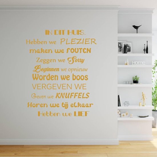 Muursticker In Dit Huis Hebben We Plezier - Goud - 60 x 67 cm - taal - nederlandse teksten woonkamer alle