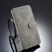 DG.MING Retro Oil Side Horizontal Flip Case voor iPhone XS / X, met houder & kaartsleuven & portemonnee (grijs)