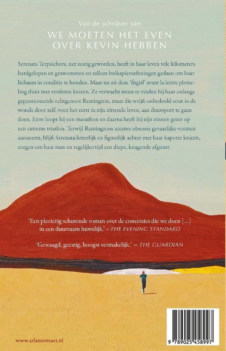 Rug van een boek met tekst en een illustratie van een berglandschap en een persoon die rent.