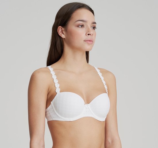 Wit voorgevormd balconnet beha met subtiele verticale streepjes en witte bloemen op de bandjes.