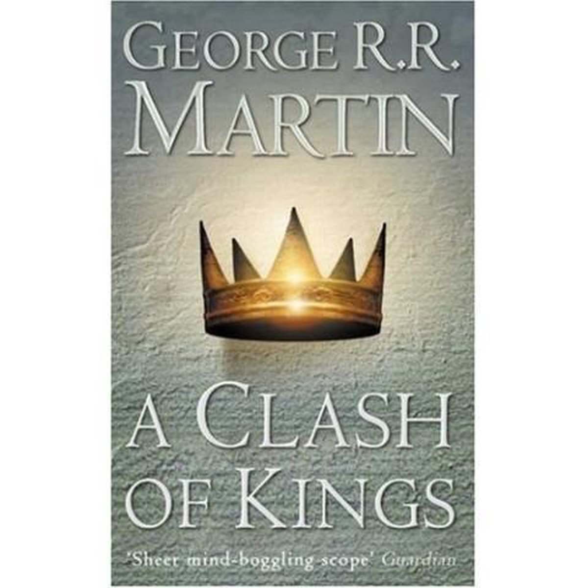 Boekomslag met de titel 'A Clash of Kings' en een gouden kroon op een stenen achtergrond.