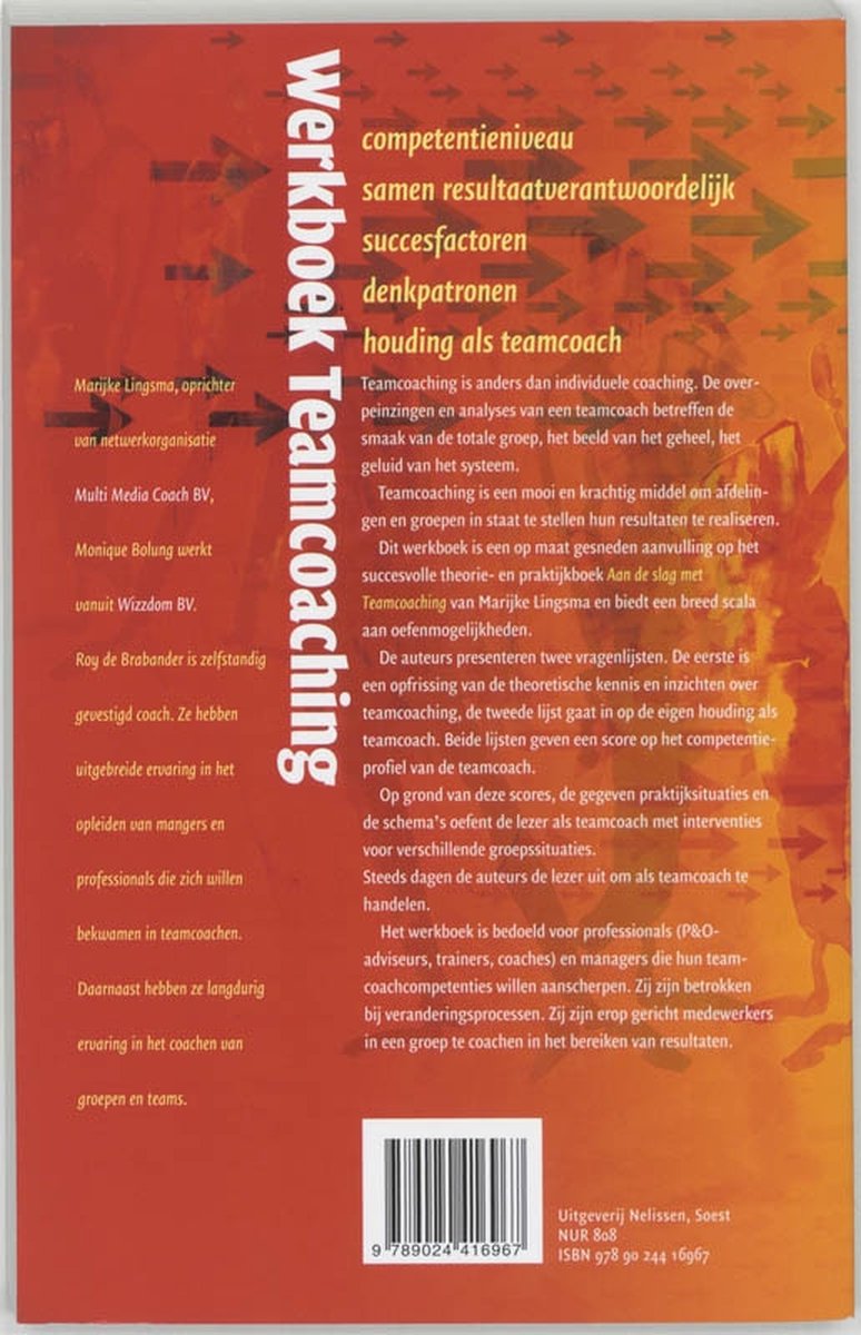 Achterkant van 'Werkboek Teamcoaching', met Nederlandse tekst over teamcoaching en auteurs, gele achtergrond met pijlen en silhouetten.