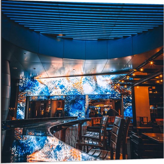 Dibond - Bar met Blauw Plafond en Muren - 80x80cm Foto op Aluminium (Met Ophangsysteem)