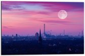 Dibond - Paars Roze Lucht met Maan boven Stad - 60x40cm Foto op Aluminium (Wanddecoratie van metaal)