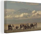 Canvas Schilderij Afrikaanse olifanten op de savanne - 90x60 cm - Wanddecoratie