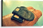 Canvas  - Ouderwetse Handschoenen met Boksbal - 90x60cm Foto op Canvas Schilderij (Wanddecoratie op Canvas)