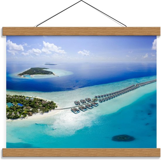 Schoolplaat – Bovenaanzicht Eiland Malediven - 40x30cm Foto op Textielposter (Wanddecoratie op Schoolplaat)
