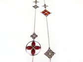 Lange zilveren collier halsketting Model Inspired Beauty gezet met rode en oranje stenen