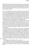 Een scène uit een auto met twee mensen die naar buiten kijken.