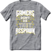 Gamers don't die T-shirt | Geel | Gaming kleding | Grappig game verjaardag cadeau shirt Heren – Dames – Unisex | - Donker Grijs - Gemaleerd - XXL