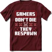 Gamers don't die pixel T-shirt | Rood | Gaming kleding | Grappig game verjaardag cadeau shirt Heren – Dames – Unisex | - Burgundy - XL