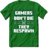 Gamers don't die pixel T-shirt | Donker Blauw | Gaming kleding | Grappig game verjaardag cadeau shirt Heren – Dames – Unisex | - Donker Groen - S