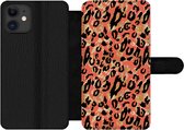 Bookcase Geschikt voor iPhone 12 Pro telefoonhoesje - Panterprint - Goud - Roze - Met vakjes - Wallet case met magneetsluiting