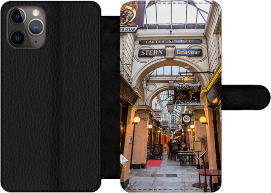Bookcase iPhone 11 Pro Max telefoonhoesje - Parijs - Frankrijk - Winkel - Met vakjes - Wallet case met magneetsluiting