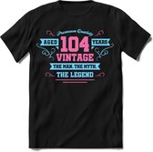 104 Jaar Legend - Feest kado T-Shirt Heren / Dames - Licht Blauw / Licht Roze - Perfect Verjaardag Cadeau Shirt - grappige Spreuken, Zinnen en Teksten. Maat 3XL