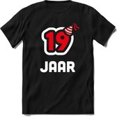 19 Jaar Feest kado T-Shirt Heren / Dames - Perfect Verjaardag Cadeau Shirt - Wit / Rood - Maat XL