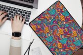 Laptophoes 15.6 inch - Hippie - Flora - Abstract - Patroon - Laptop sleeve - Binnenmaat 39,5x29,5 cm - Zwarte achterkant