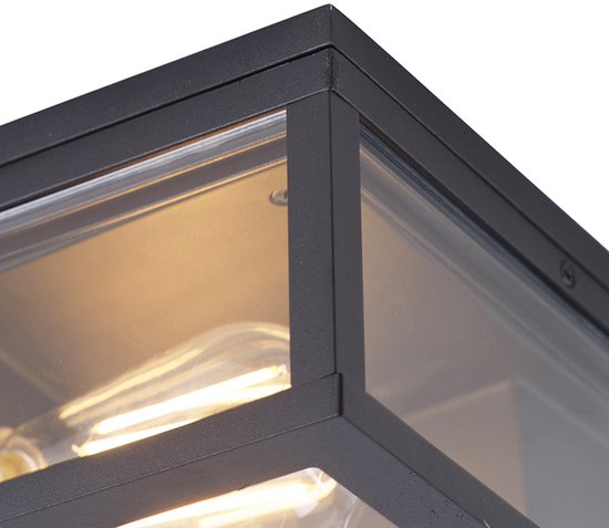 Detail van de zwarte vierkante buitenlamp met glazen wanden.
