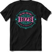 1975 The One And Only | Feest Kado T-Shirt Heren - Dames | Cobalt - Licht Roze | Perfect Verjaardag Cadeau Shirt | Grappige Spreuken - Zinnen - Teksten | Maat S