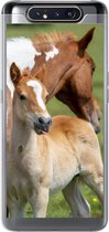 Geschikt voor Samsung Galaxy A80 hoesje - Paarden - Veulen - Gras - Siliconen Telefoonhoesje